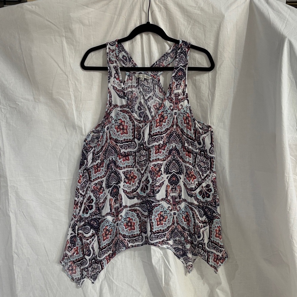 Sleeveless Paisley Print Handkerchief Hem Tank - White with Navy & Coral